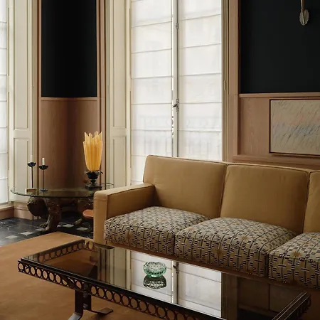 Pied A Terre Palais Royal Apartment
