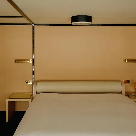 Pied A Terre Palais Royal Apartment *