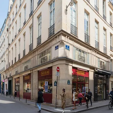 Pied A Terre Palais Royal Apartment